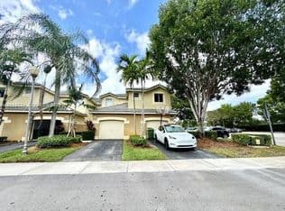 3-bedroom Townhouse — 2567 Cordoba Bnd, Fort Lauderdale, 33327