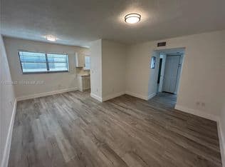 2+1 Condo — 5960 W 25th Ct APT 102, Hialeah, 33016
