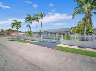 5+1 Müstakil ev — 3125 SW 108th Ave, Miami, 33165