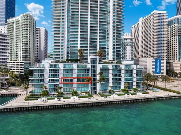 2-bedroom Condo — 1331 Brickell Bay Drive Blvd #33, Miami, FL 33131