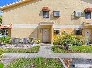 2-bedroom Condo — 3053 N Oakland Forest Drive #102, Oakland Park, 33309