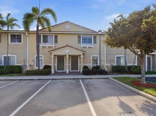 2+1 Townhouse — 5959 London Lane, Tamarac, 33321