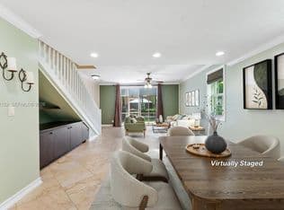 4-bedroom Townhouse — 1552 Barcelona Way #6-19, Weston, 33327
