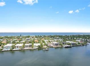 2+1 Condo — 20515 E Country Club Dr APT 2146, Aventura, 33180