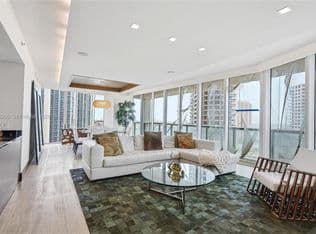 3-bedroom Condo — 465 Brickell Ave APT 2101, Miami, 33131