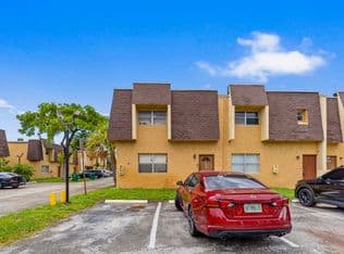 3-bedroom Townhouse — 5655 BLUEBERRY Court #1, Fort Lauderdale, 33313