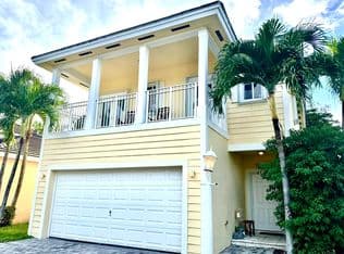 4-bedroom Single-Family Home — 396 NE 33RD Terrace, Homestead, 33033