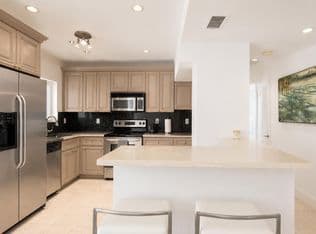 2-bedroom Condo — 100 Lincoln Road #PH14, Miami Beach, 33139