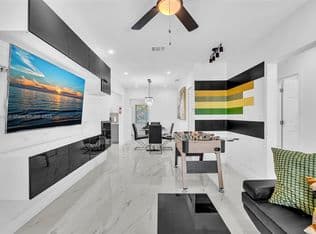 4+1 Müstakil ev — 797 NW 35th St, Miami, 33127