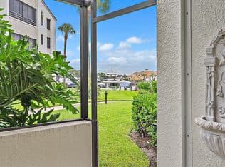 2-bedroom Condo — 811 Oak Harbour Drive, Juno Beach, 33408
