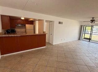 2+1 Condo — 5855 Washington St APT 91, Hollywood, 33023