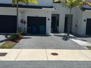 3+1 Townhouse — 10906 SW 232nd Ter, Homestead, 33032