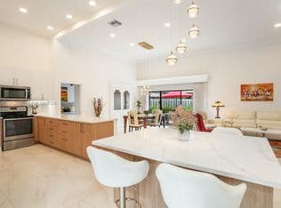 3+1 Müstakil ev — 413 Leslie Dr, Hallandale, 33009