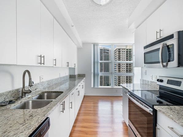 Yacht Club at Brickell Apartments, Brickell