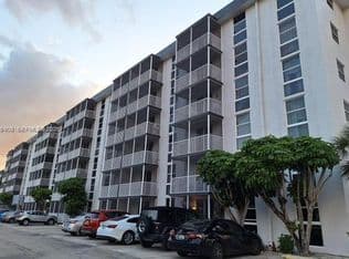2-bedroom Condo — 16851 NE 23rd Ave #B304, North Miami Beach, 33160