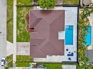 5+1 Müstakil ev — 16234 SW 48th Ter, Miami, 33185