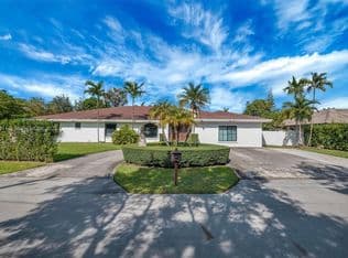 6+1 Müstakil ev — 10195 NW 26th St, Doral, 33172