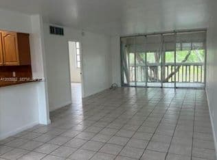 2-bedroom Condo — 7031 Environ Blvd APT 221, Fort Lauderdale, 33319