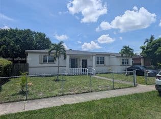 3-bedroom Single-Family Home — 560 NW 184th Ter, Miami Gardens, 33169