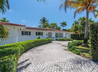 5+1 Müstakil ev — 20235 Highland Lakes Blvd, Miami, 33179