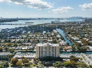 2+1 Condo — 2350 NE 135th St APT 811, North Miami, 33181