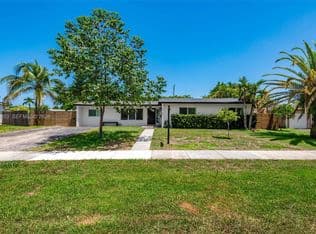 3-bedroom Single-Family Home — 18145 SW 95th Ct, Palmetto Bay, 33157