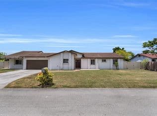 4+1 Müstakil ev — 18600 SW 127th Pl, Miami, 33177