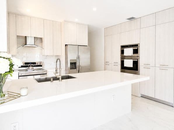 5+1 Müstakil ev — 2239 SW 10TH Street, Miami, FL 33135