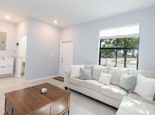 3+1 Townhouse — 23129 SW 99th Ave, Miami, 33190