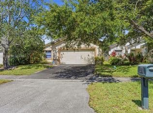 4+1 Müstakil ev — 3211 NW 123rd Ave, Coral Springs, 33065