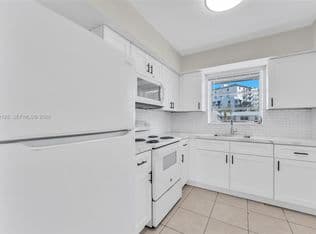 2+1 Condo — 7330 SW 82nd St APT B218, Miami, 33143
