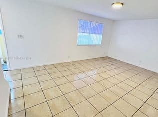 4-bedroom Townhouse — 5721 Blueberry Ct #125, Fort Lauderdale, 33313