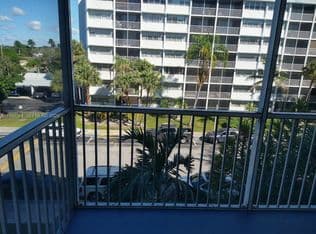 2+1 Condo — 700 NW 214th St APT 403, Miami Gardens, 33169
