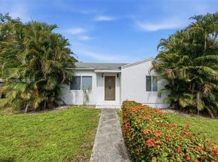 3+1 Müstakil ev — 12475 NW 10th Ave, North Miami, 33168