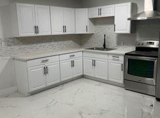 4+1 Müstakil ev — 19360 NW 1st Ct, Miami Gardens, 33169