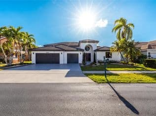 4-bedroom Single-Family Home — 930 NW 197th Ave, Pembroke Pines, 33029