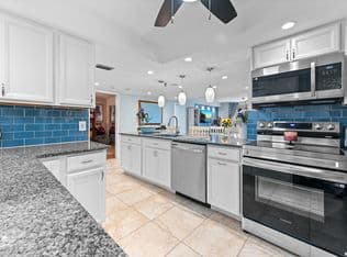 3-bedroom Condo — 198 NW 67th Street #207, Boca Raton, 33487