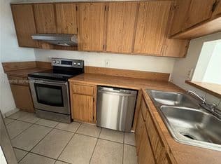2+1 Condo — 1024 Twin Lakes Dr #21-F, Coral Springs, 33071