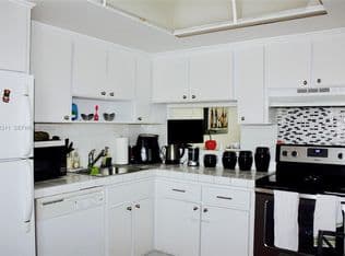 2-bedroom Condo — 18555 NE 14th Ave APT 702A, Miami, 33179