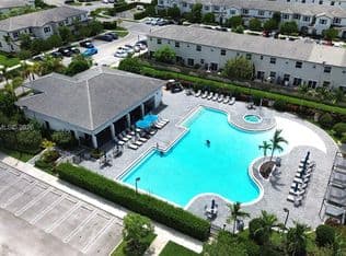 4+1 Townhouse — 2641 SE 12th St, Homestead, 33035