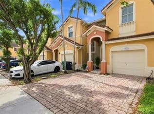 3-bedroom Townhouse — 16628 SW 79th Ter, Miami, 33193
