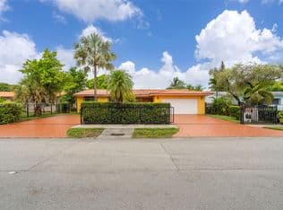 3+1 Müstakil ev — 1320 SW 84th Ave, Miami, 33144