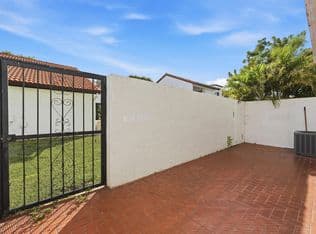 2+1 Townhouse — 1461 SW 124th Court #13-c, Miami, 33184