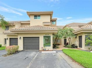 4+1 Townhouse — 16339 Malibu Dr #22, Weston, 33326