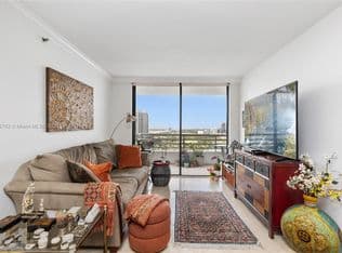 2+1 Condo — 3300 NE 192nd St APT 1603, Aventura, 33180