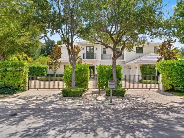 6-bedroom Single-Family Home — 7641 SW 59th Ct, South Miami, FL 33143