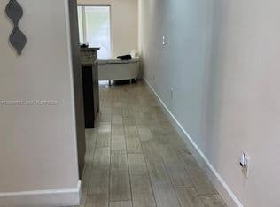 4+1 Townhouse — 2258 NE 42nd Cir, Homestead, 33033