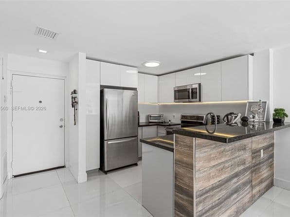 2-bedroom Condo — 6545 Indian Creek Dr APT 306, Miami Beach, FL 33141