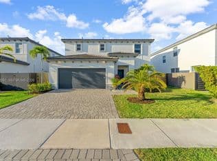 4+1 Müstakil ev — 12741 SW 213th Ter, Miami, 33177