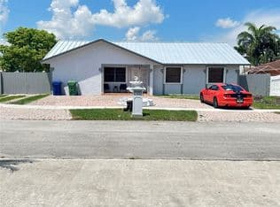 4+1 Müstakil ev — 15322 SW 144th Pl, Miami, 33177